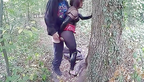 Outdoor girl spreads her sexy ass and shows it on camera