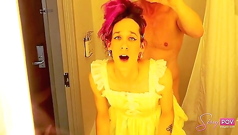 Bareback sex from a slutty amateur that likes to fuck hard